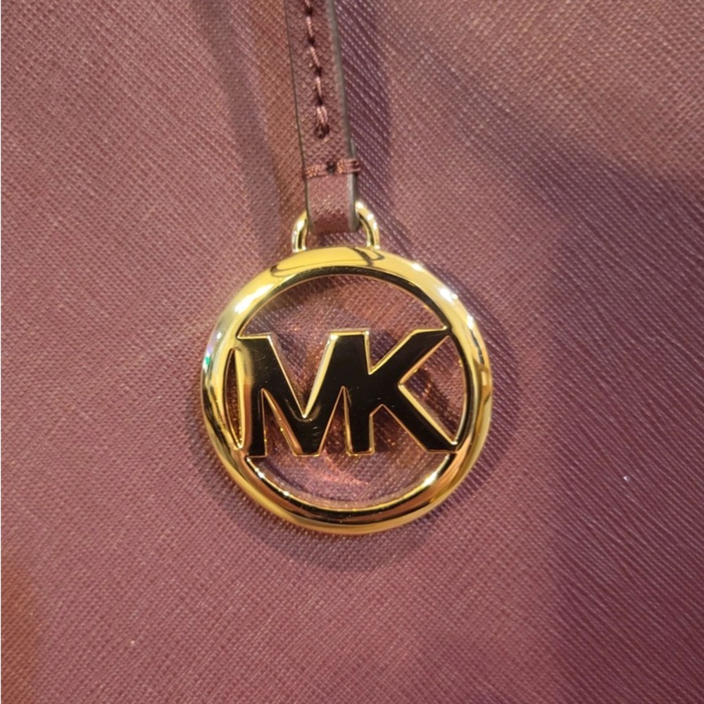 Michael Kors Gilly LeaterTote Bag with Gold Hardware Excellent Condition! - Picture 7 of 10